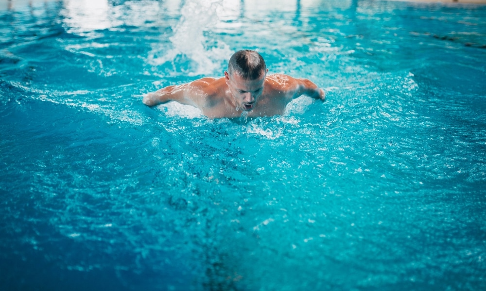 clases de natación para adultos